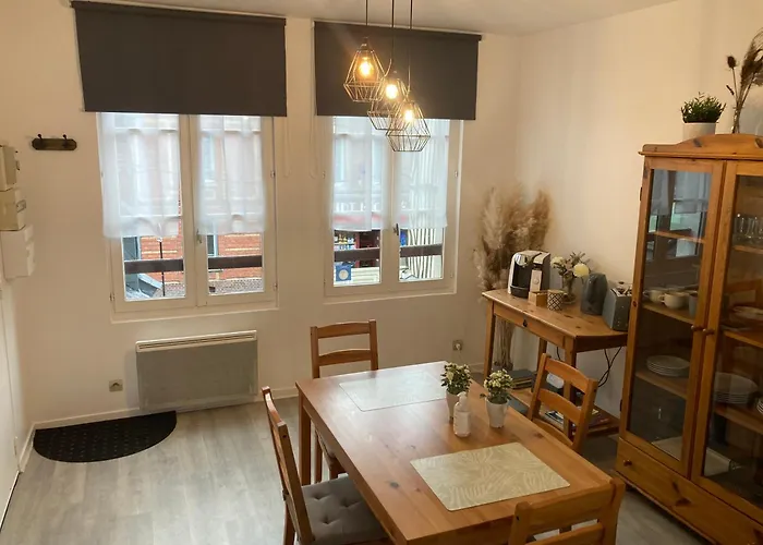 Le Clos Leonard Apartment *